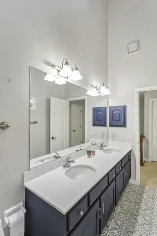 985 Chapel Court N Glen Ellyn IL 60137