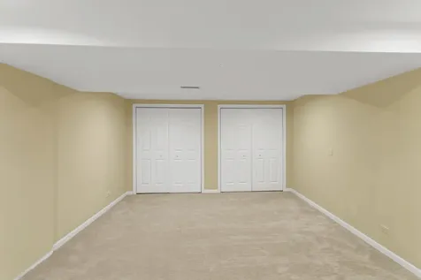 985 Chapel Court N Glen Ellyn IL 60137