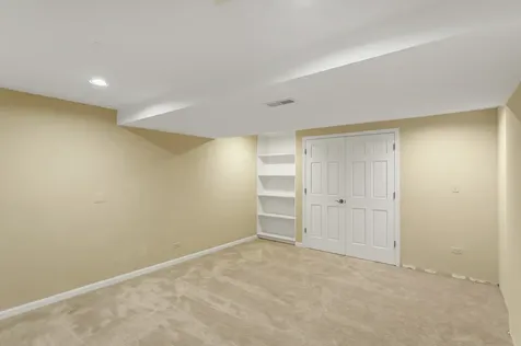 985 Chapel Court N Glen Ellyn IL 60137