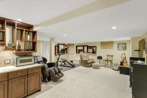 985 Chapel Court N Glen Ellyn IL 60137