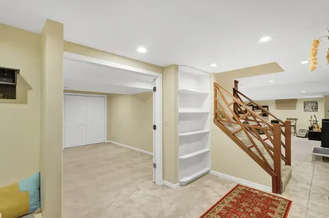 985 Chapel Court N Glen Ellyn IL 60137