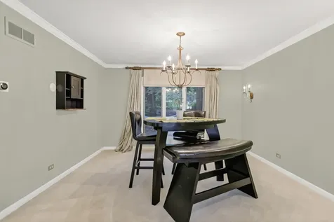985 Chapel Court N Glen Ellyn IL 60137
