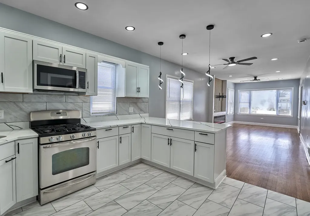 1452 West 71st Street Chicago IL 60636