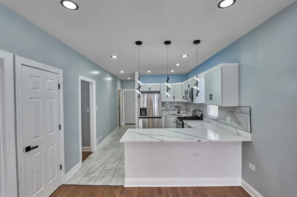 1452 West 71st Street Chicago IL 60636