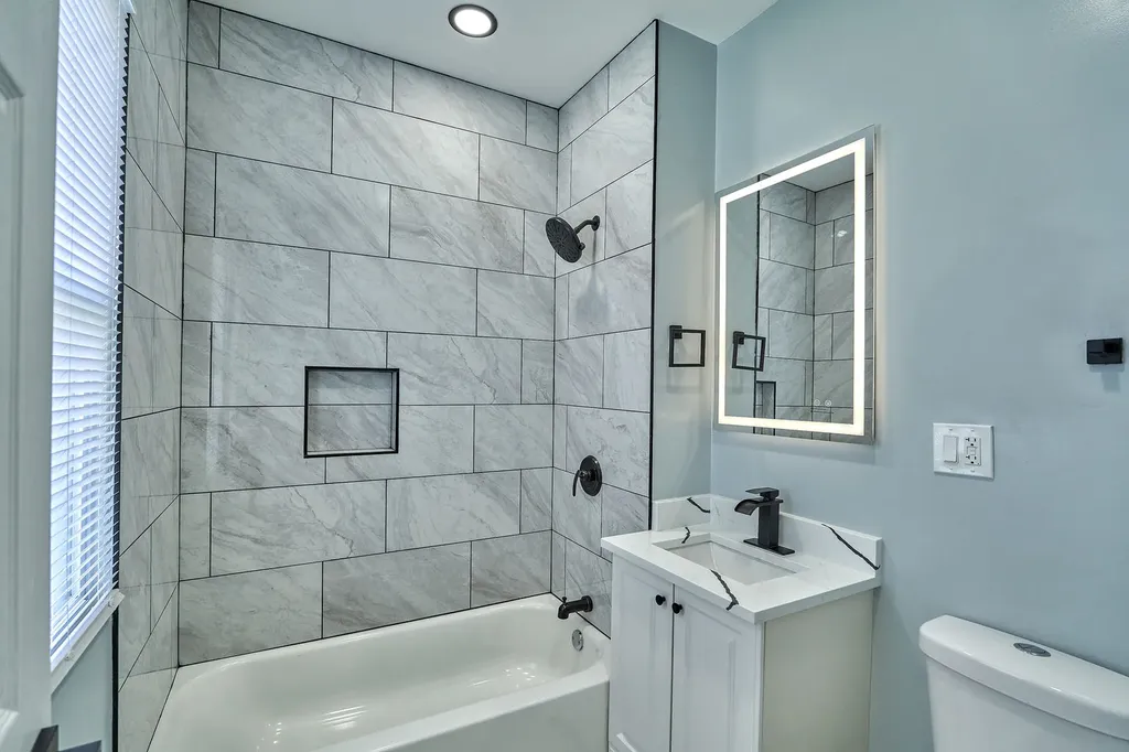 1452 West 71st Street Chicago IL 60636