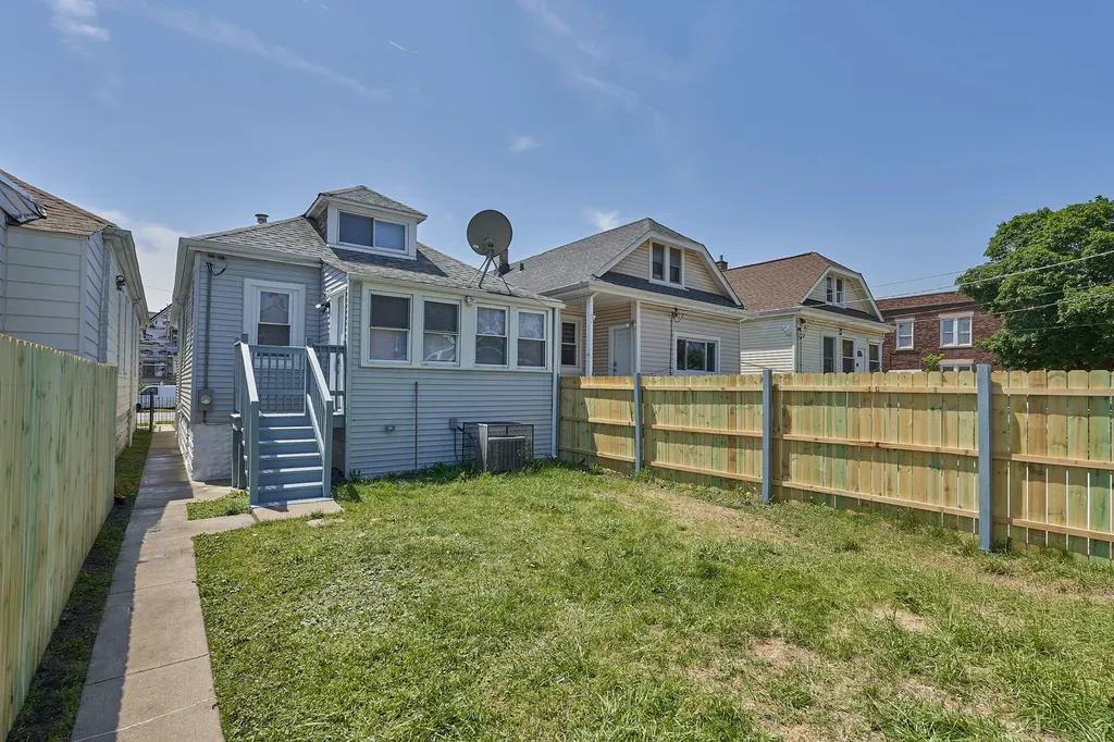 1452 West 71st Street Chicago IL 60636