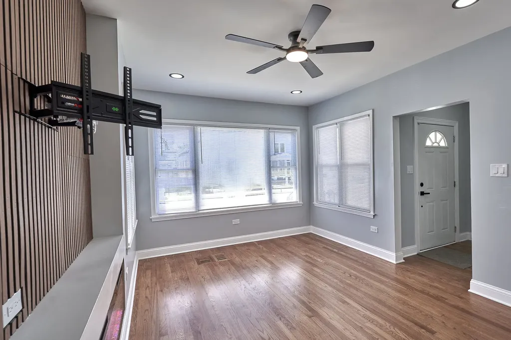 1452 West 71st Street Chicago IL 60636