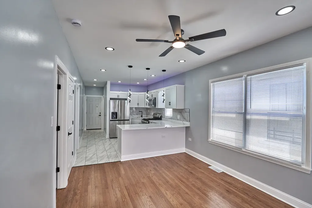 1452 West 71st Street Chicago IL 60636