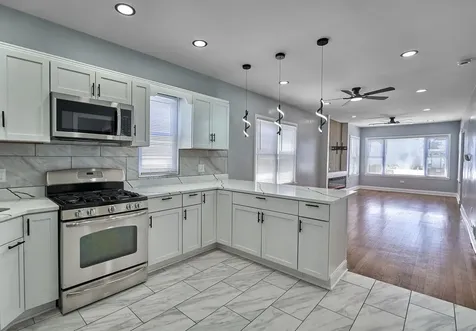 1452 West 71st Street Chicago IL 60636