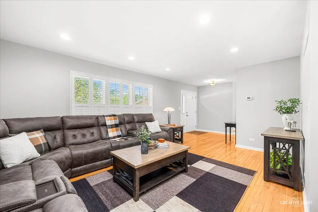 5S652 Hummingbird Lane Naperville IL 60540