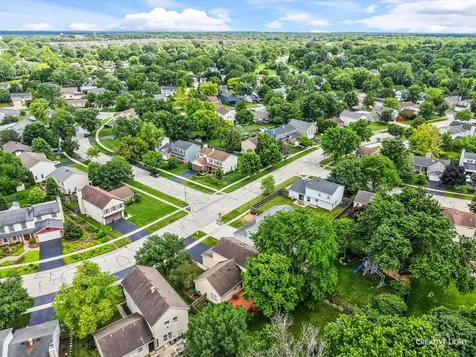 5S652 Hummingbird Lane Naperville IL 60540