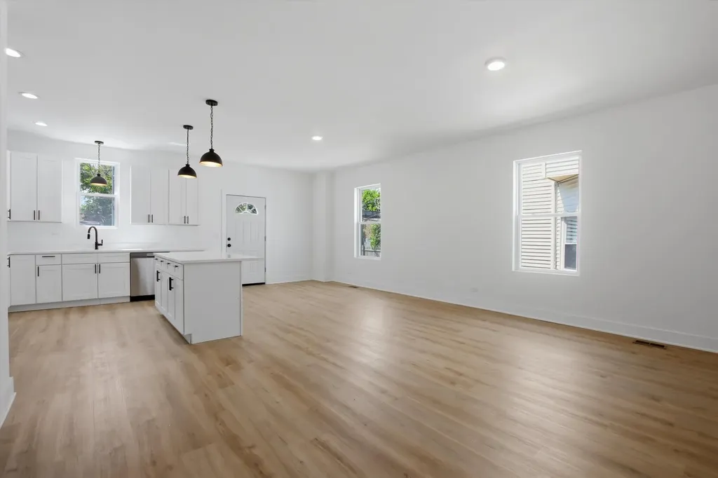 11436 South Yale Avenue Chicago IL 60628