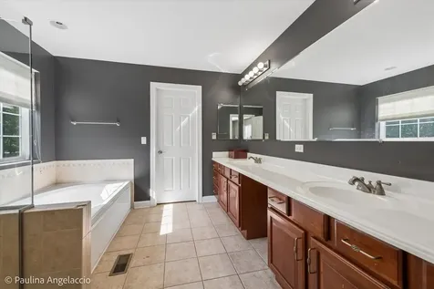 2401 Stonybrook Street Wauconda IL 60084