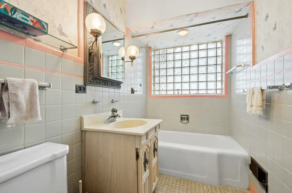 6964 North Tonty Avenue Chicago IL 60646