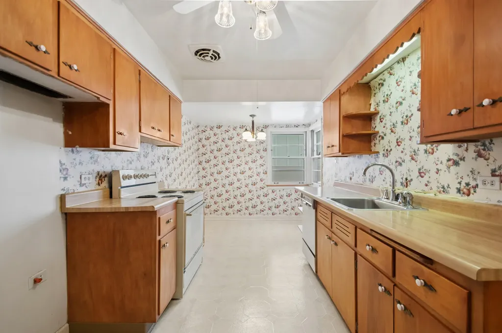6964 North Tonty Avenue Chicago IL 60646
