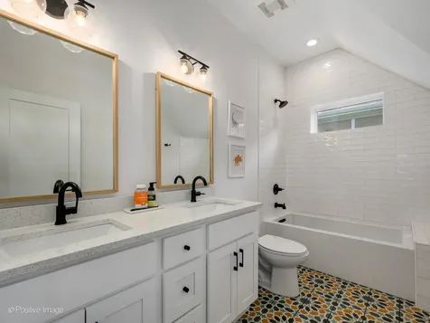 2516 North Campbell Avenue Chicago IL 60647