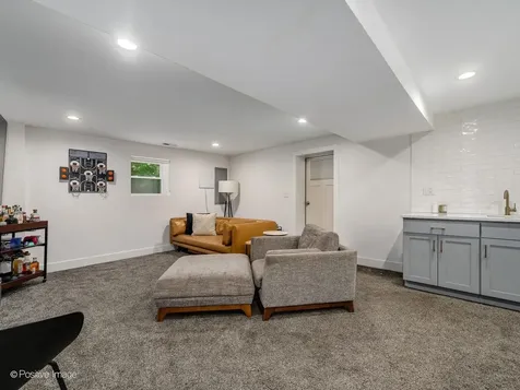 2516 North Campbell Avenue Chicago IL 60647