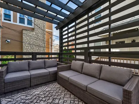 2516 North Campbell Avenue Chicago IL 60647