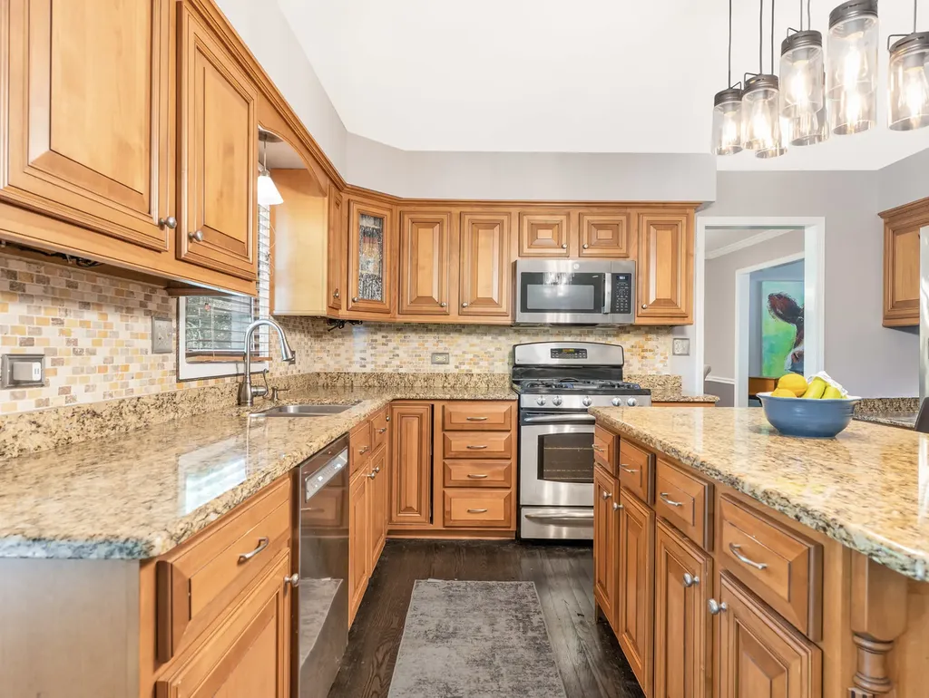 27W306 Victoria Lane Winfield IL 60190