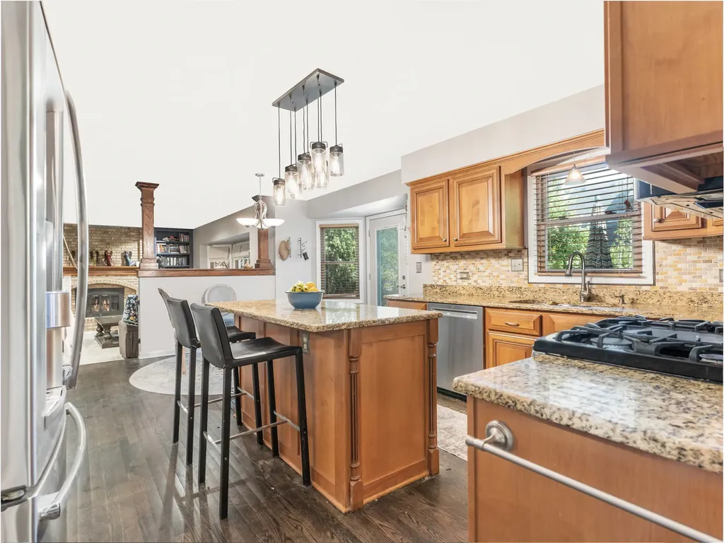 27W306 Victoria Lane Winfield IL 60190