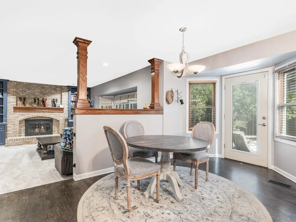 27W306 Victoria Lane Winfield IL 60190