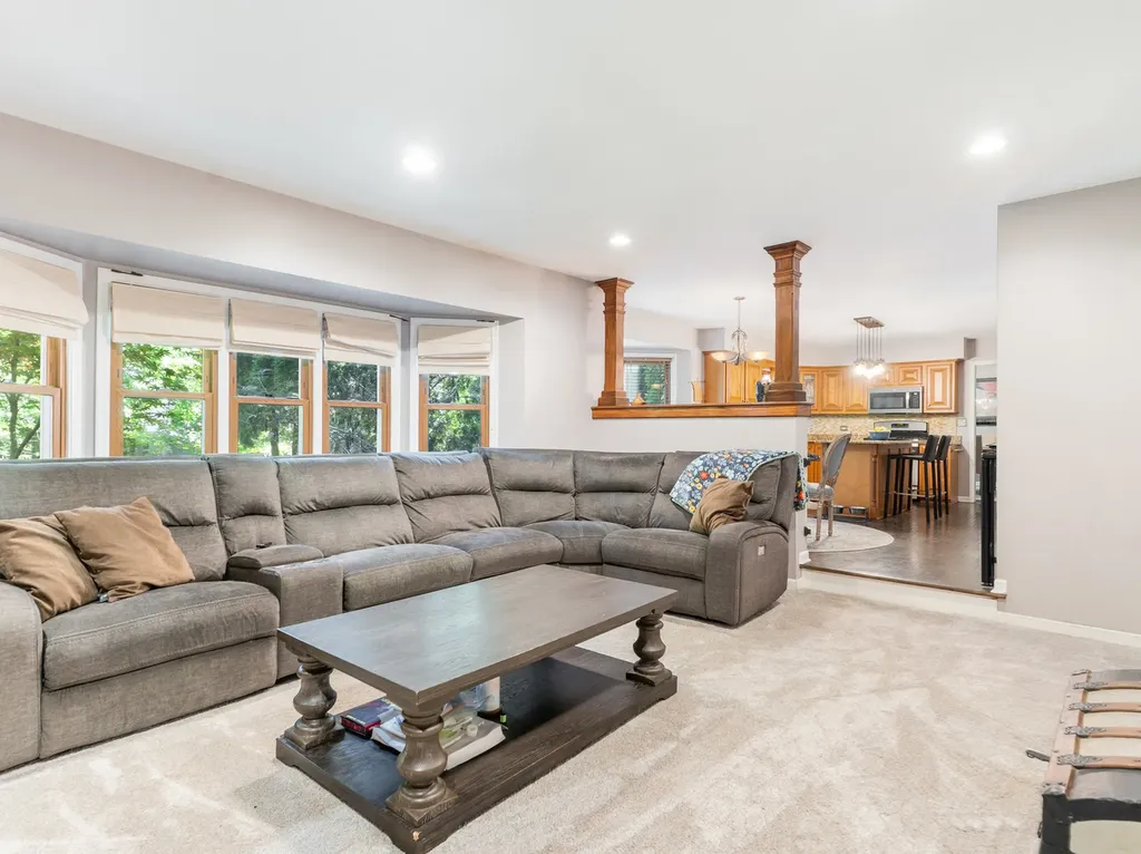 27W306 Victoria Lane Winfield IL 60190