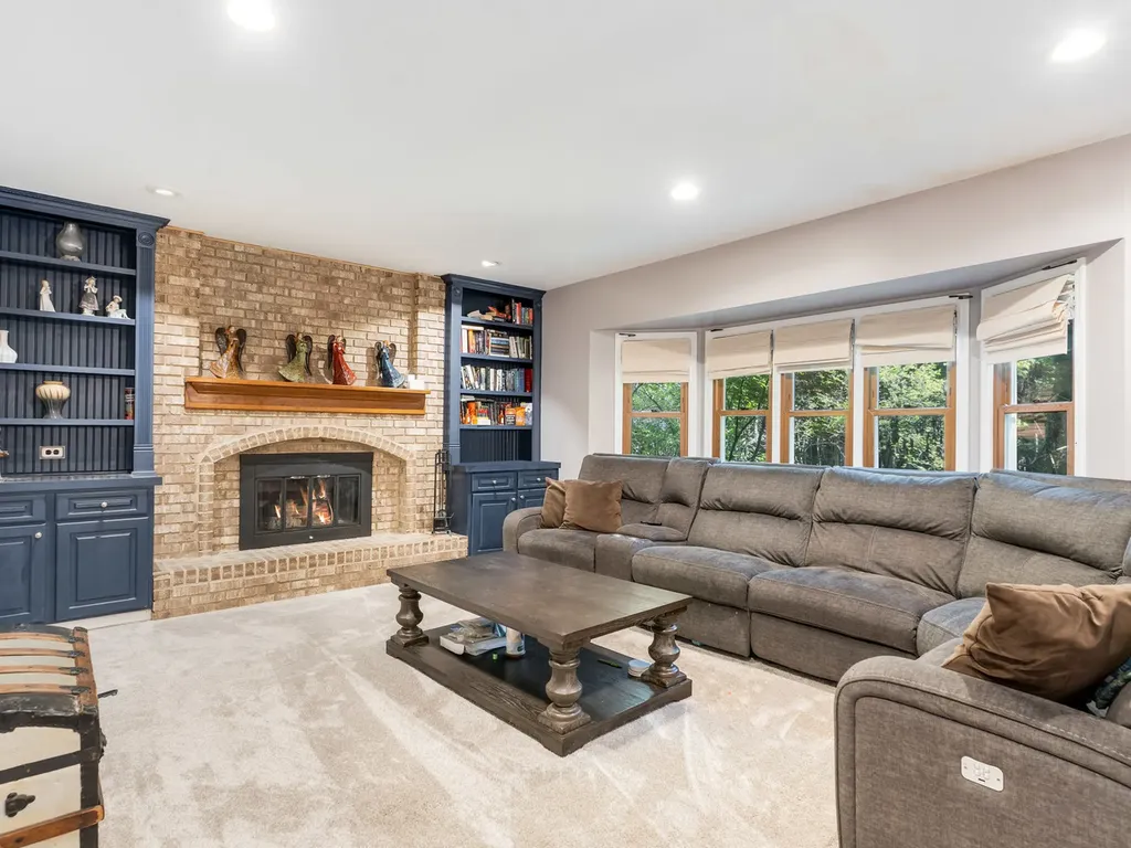 27W306 Victoria Lane Winfield IL 60190