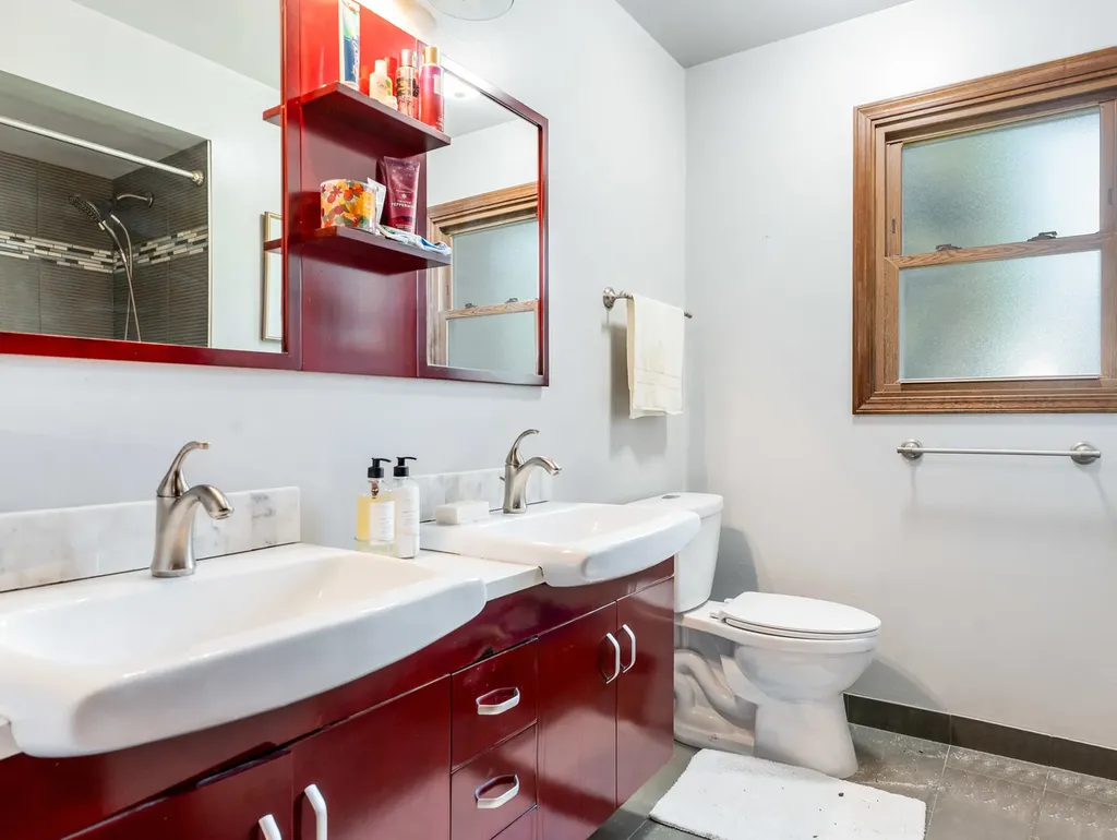 27W306 Victoria Lane Winfield IL 60190