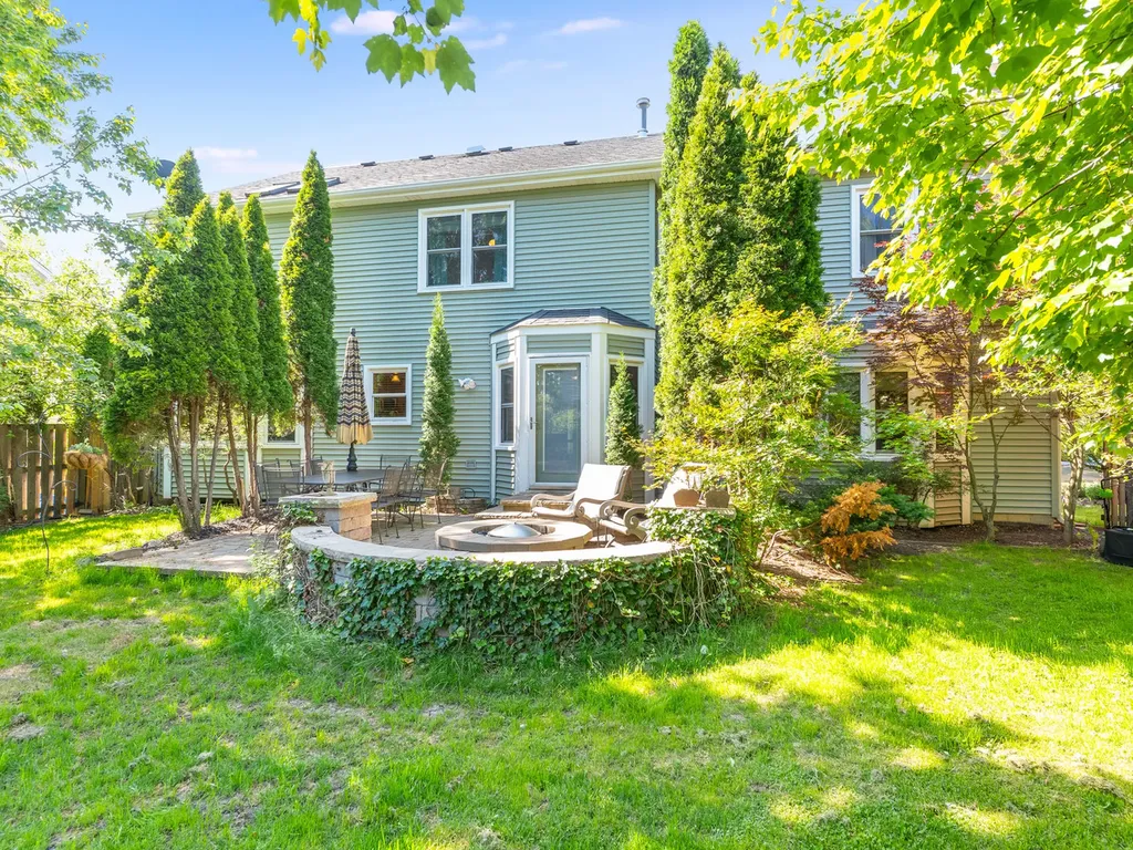 27W306 Victoria Lane Winfield IL 60190