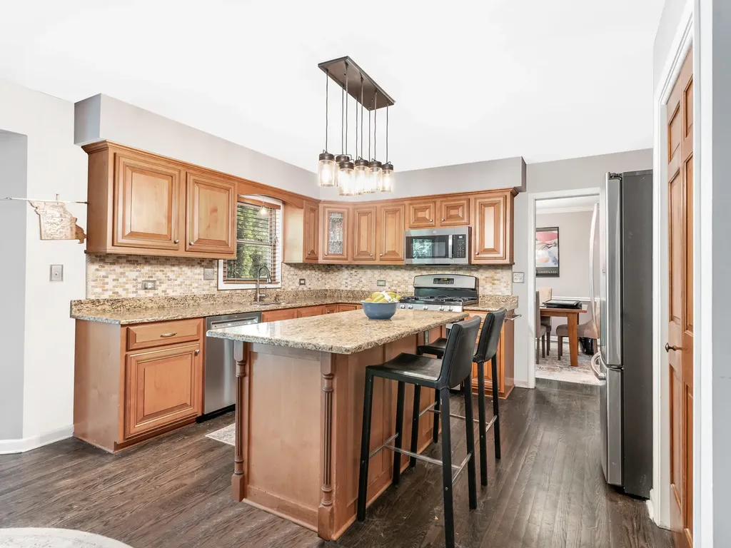 27W306 Victoria Lane Winfield IL 60190