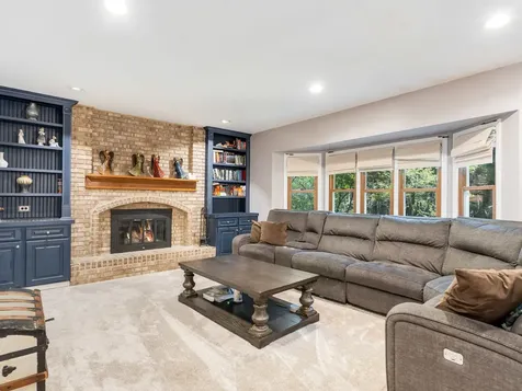 27W306 Victoria Lane Winfield IL 60190