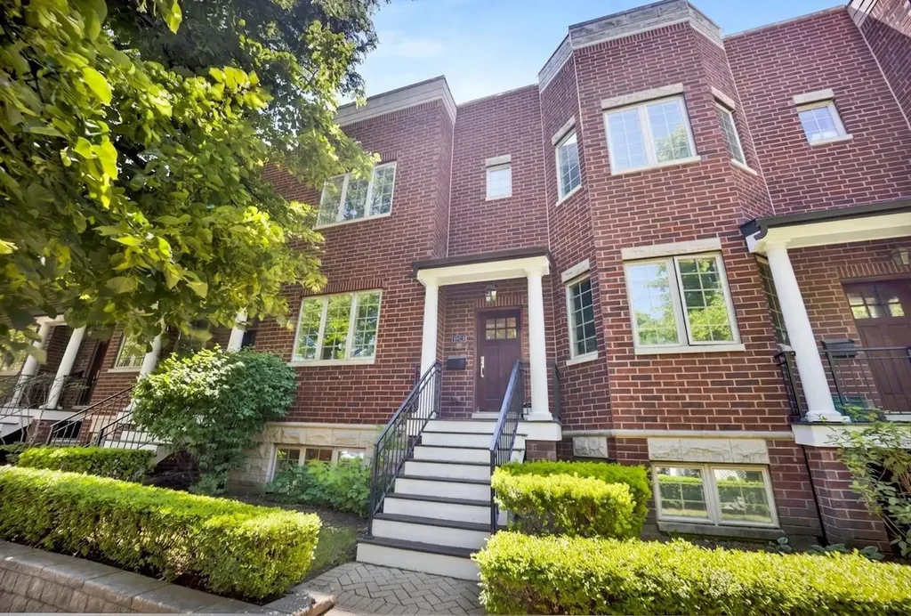 1825 West Sunnyside Avenue Chicago IL 60640