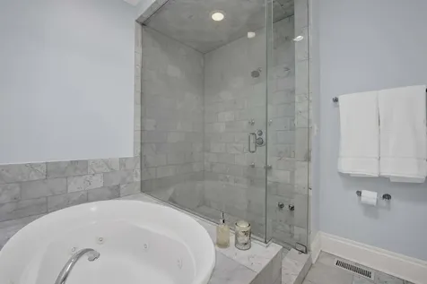 1825 West Sunnyside Avenue Chicago IL 60640