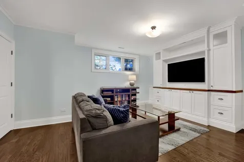 1825 West Sunnyside Avenue Chicago IL 60640