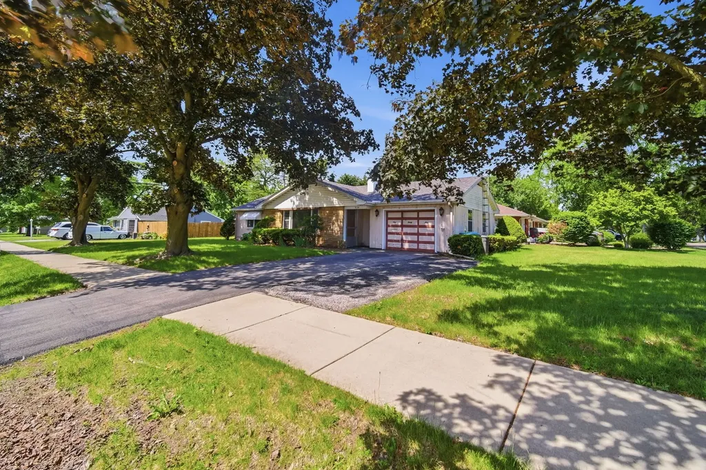934 Pennsylvania Avenue Aurora IL 60506