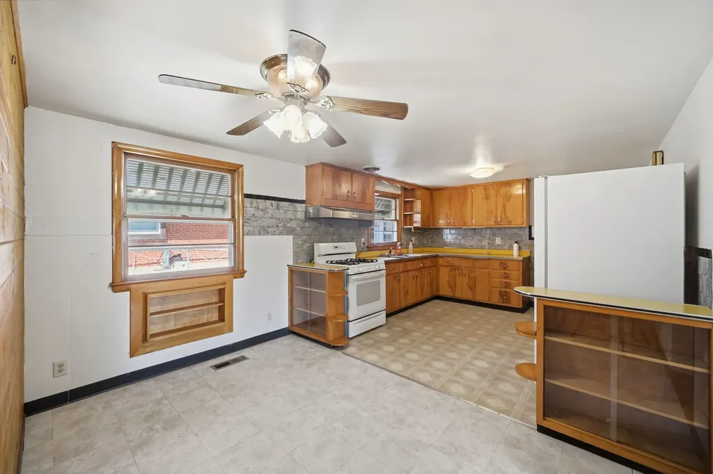 934 Pennsylvania Avenue Aurora IL 60506