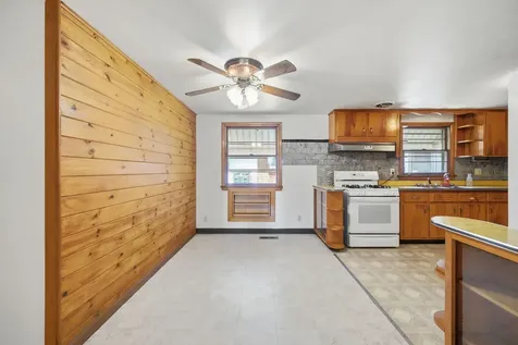 934 Pennsylvania Avenue Aurora IL 60506