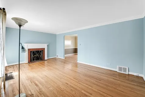5344 Mulford Street Skokie IL 60077