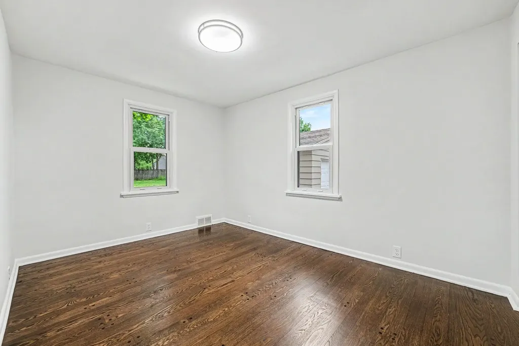 936 Old Indian Trail Aurora IL 60506