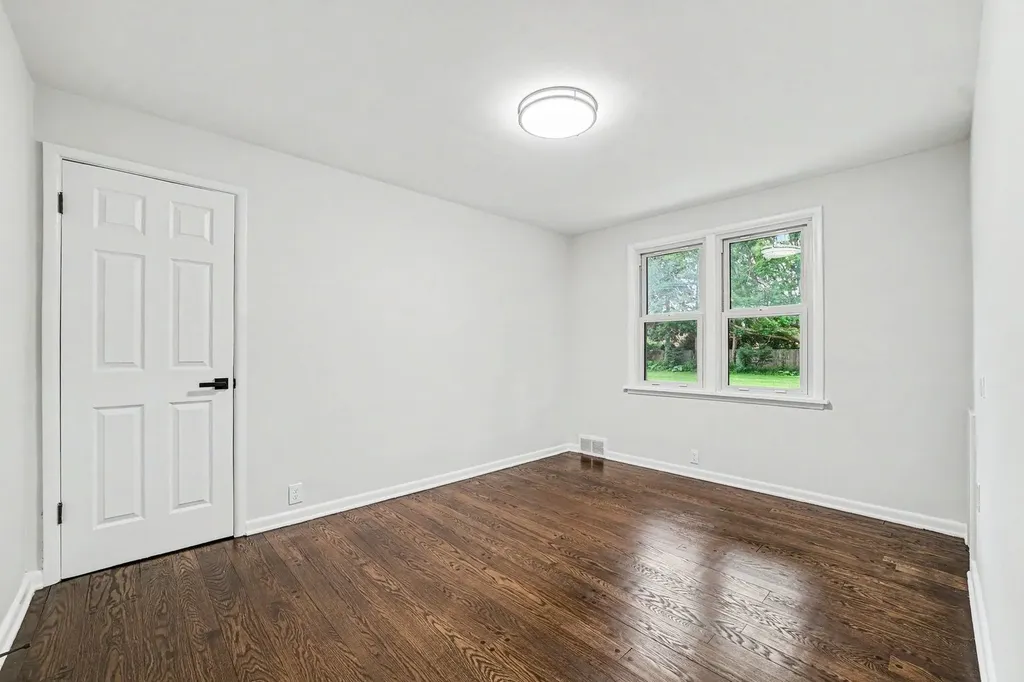 936 Old Indian Trail Aurora IL 60506