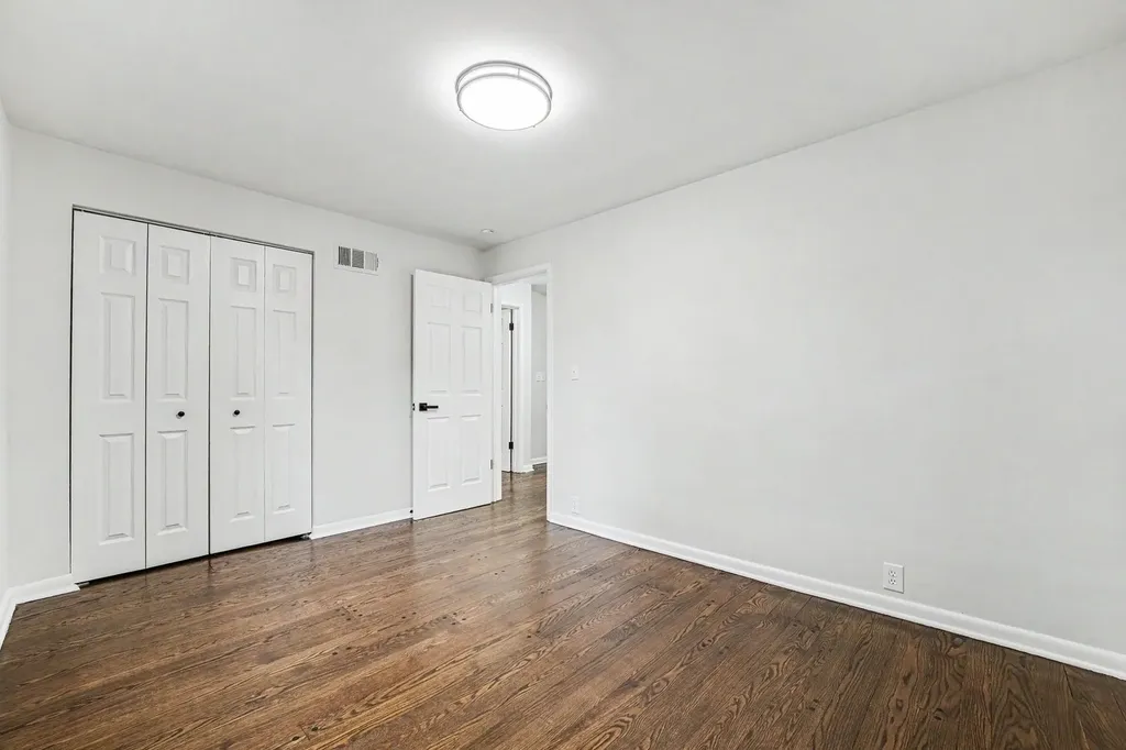 936 Old Indian Trail Aurora IL 60506