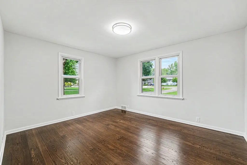 936 Old Indian Trail Aurora IL 60506