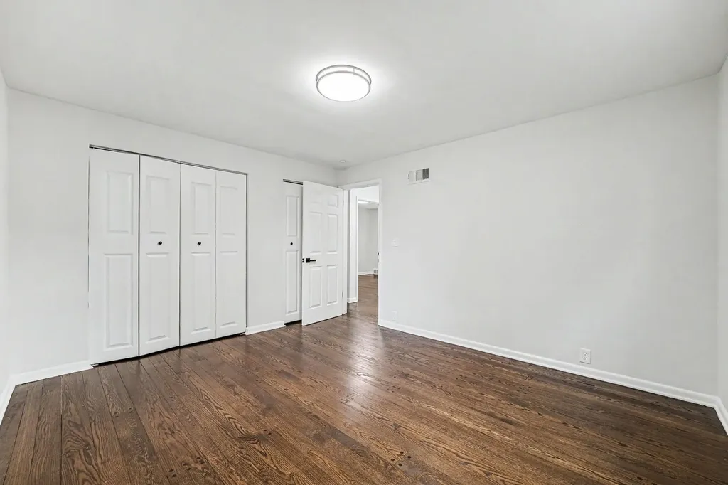 936 Old Indian Trail Aurora IL 60506