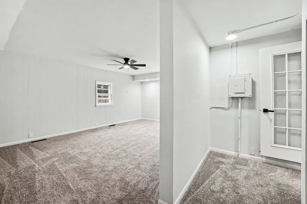 936 Old Indian Trail Aurora IL 60506
