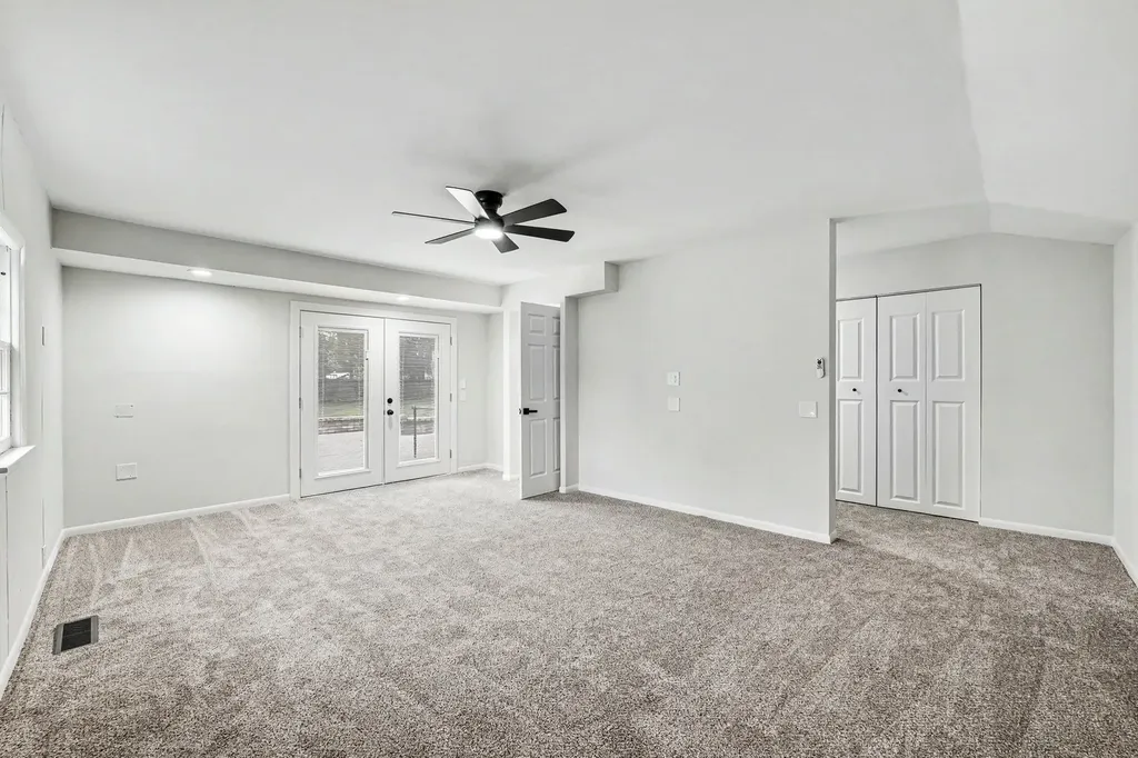 936 Old Indian Trail Aurora IL 60506