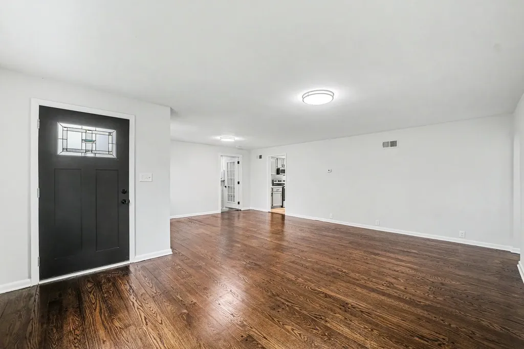 936 Old Indian Trail Aurora IL 60506