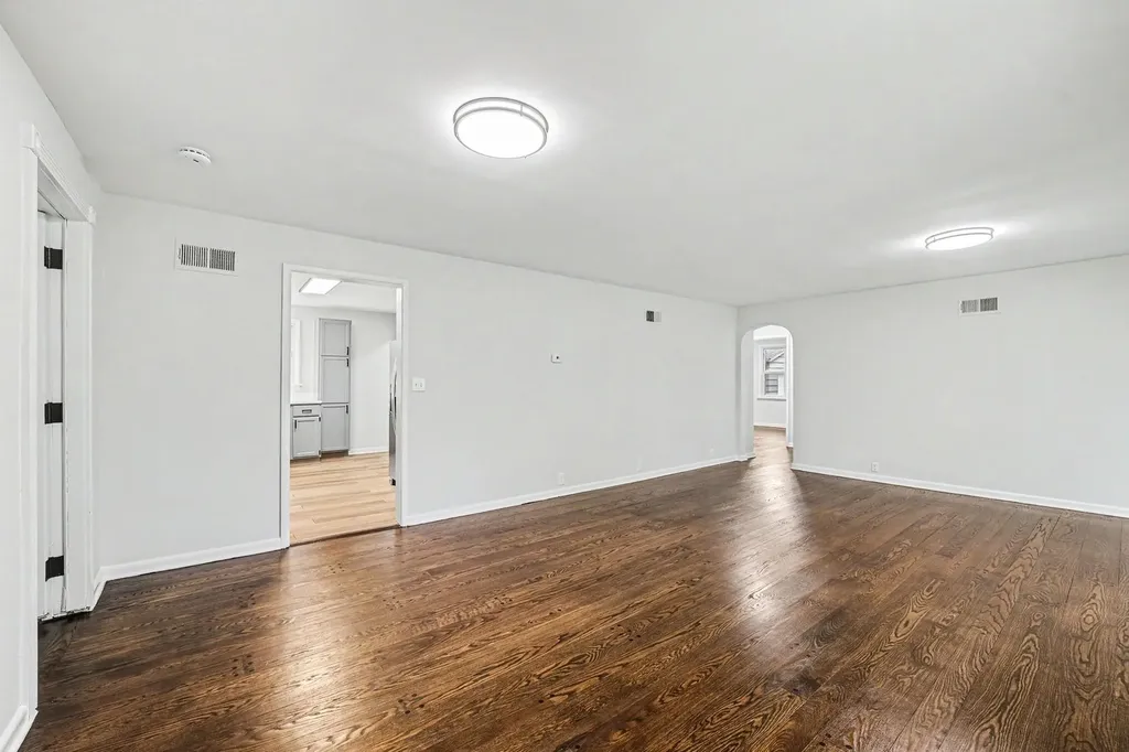 936 Old Indian Trail Aurora IL 60506