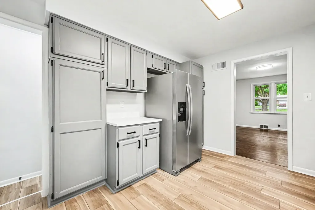936 Old Indian Trail Aurora IL 60506