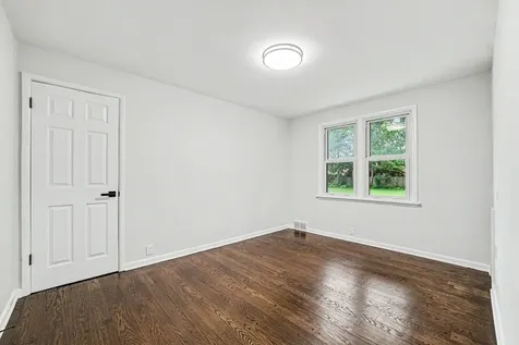 936 Old Indian Trail Aurora IL 60506