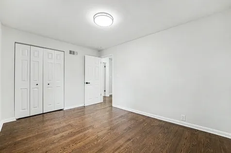 936 Old Indian Trail Aurora IL 60506
